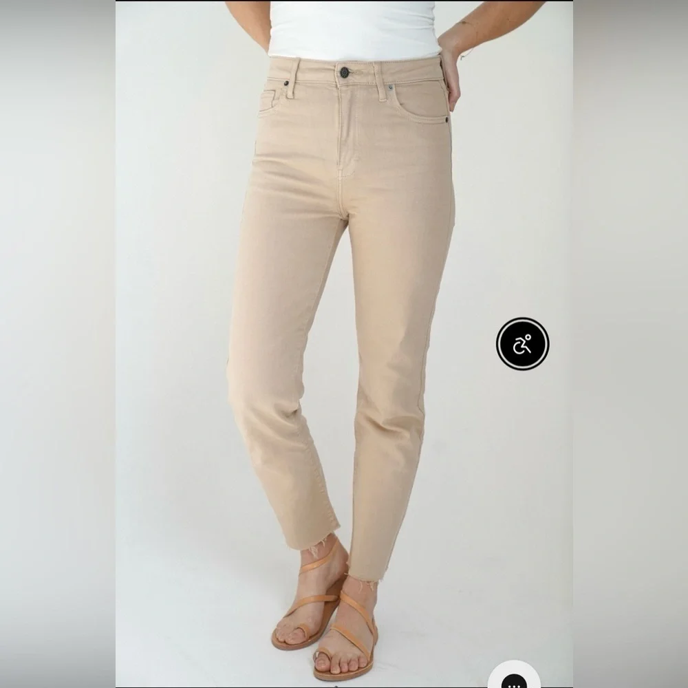NWT Chrissy Classic Straight Leg Jeans Size: 15 Color : Beige